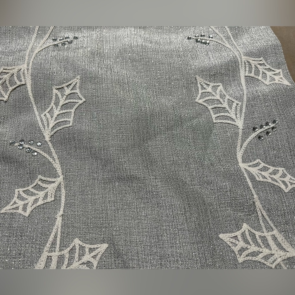 Winter themed table runner - Picture 3 of 5